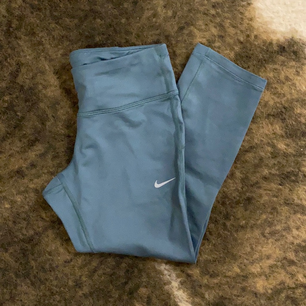 NIKE Capri Leggings